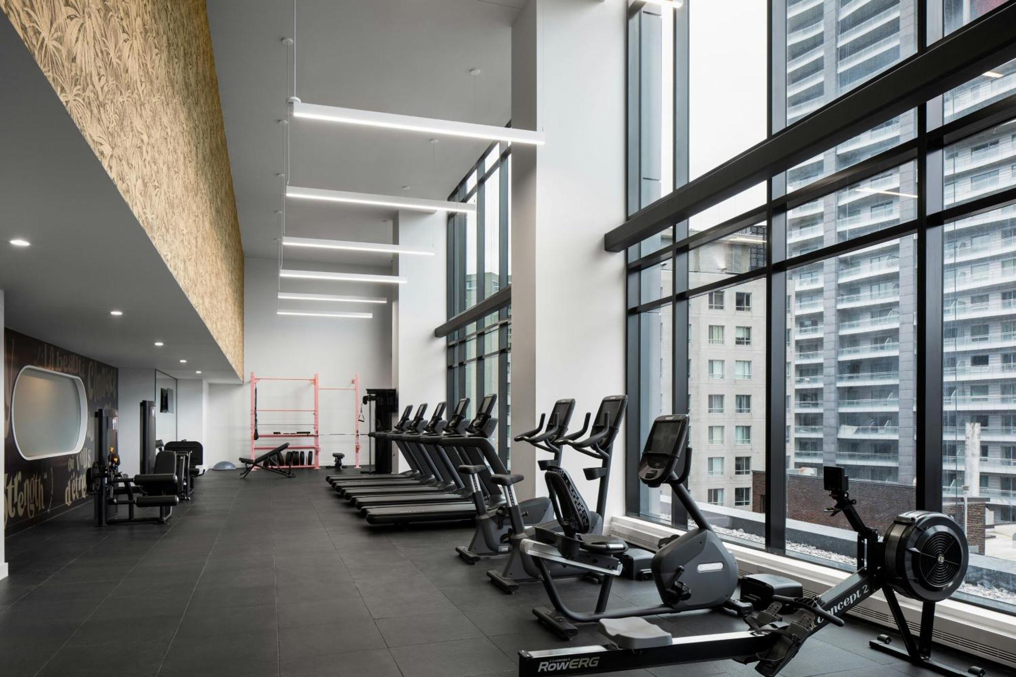 Honeyrose Hotel, Montreal, A Tribute Portfolio Hotel Esterno foto The gym at The Collective Old Oak