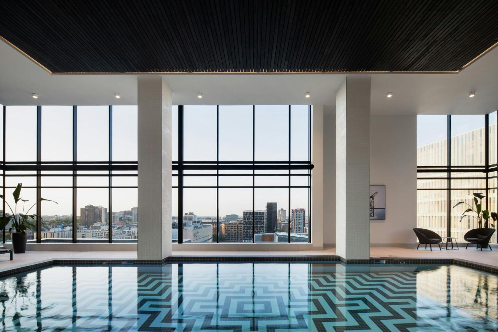 Honeyrose Hotel, Montreal, A Tribute Portfolio Hotel Esterno foto The pool at the 25th floor