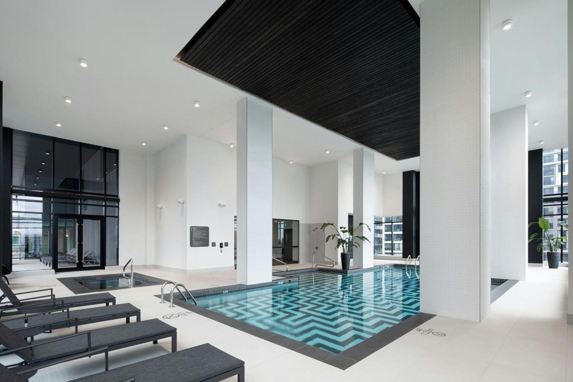 Honeyrose Hotel, Montreal, A Tribute Portfolio Hotel Esterno foto The swimming pool at the hotel