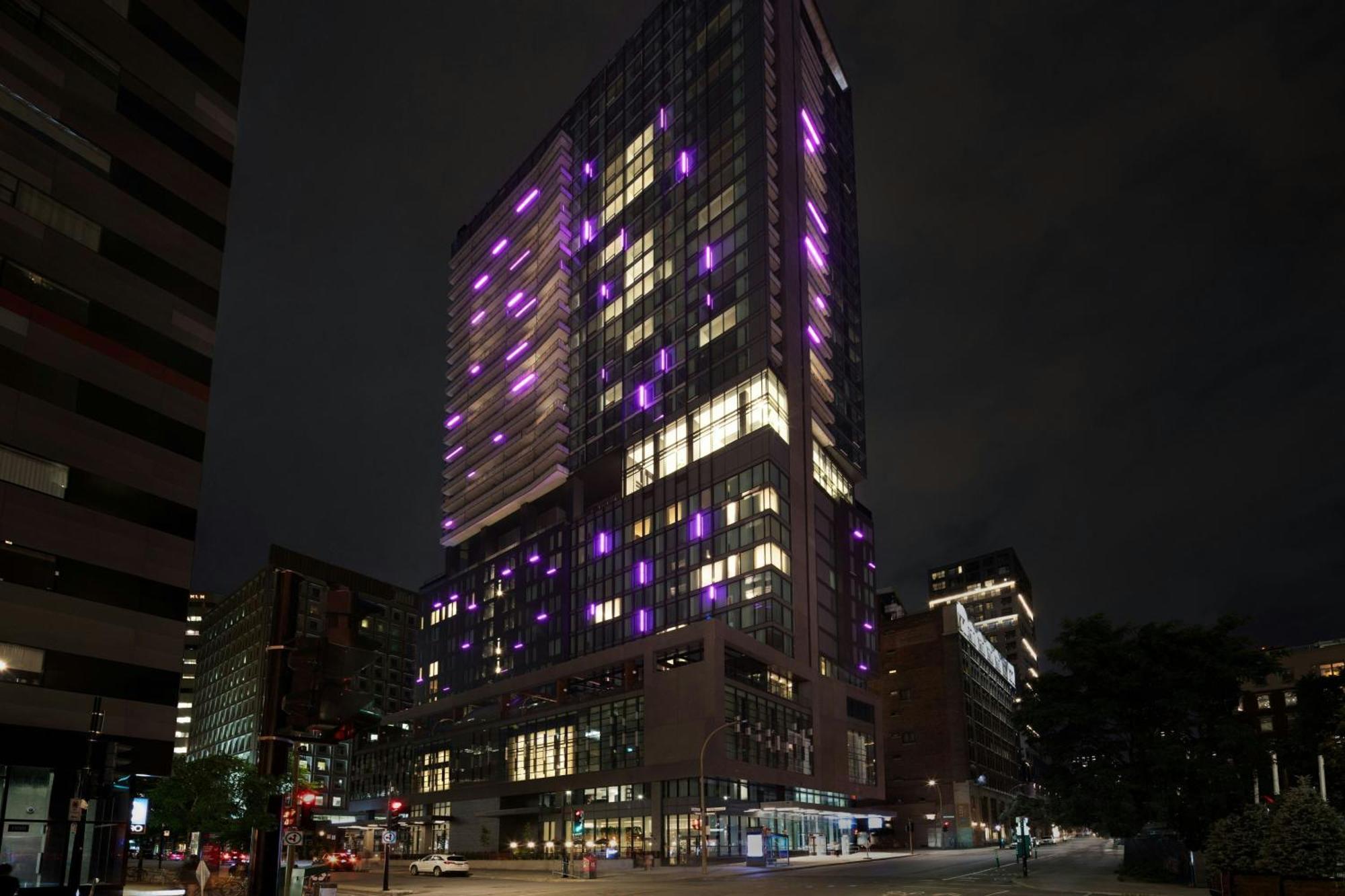 Honeyrose Hotel, Montreal, A Tribute Portfolio Hotel Esterno foto The Standard East Village at night